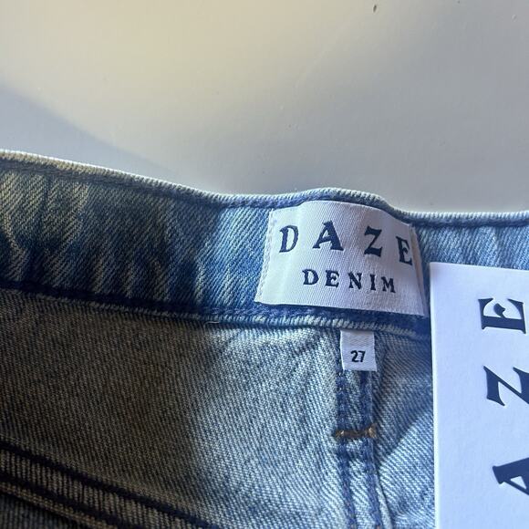 DAZE Denim City Straight High Rise Straight Be Mine Vintage Light Wash 27 Jeans - Picture 3 of 14